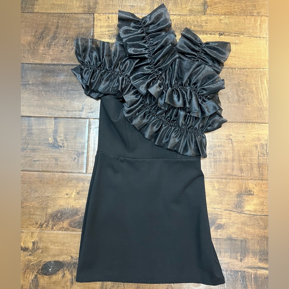 Stunning black cocktail dress! Size medium.